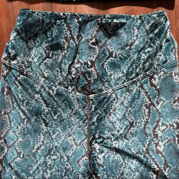 Brand new Carbon 38 teal velvet snakeskin set. Top and bottom size small. - Picture 3 of 7